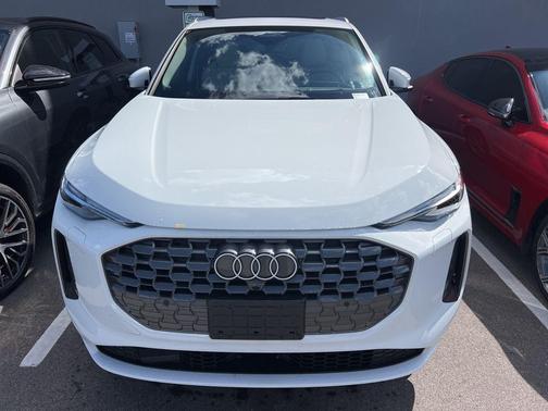 Glacier White Metallic 2025 Audi Q5 Premium Plus TFSI quattro S tronic