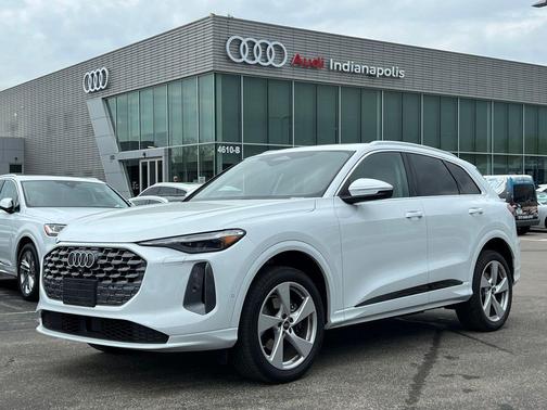 Glacier White Metallic 2025 Audi Q5 Premium Plus TFSI quattro S tronic