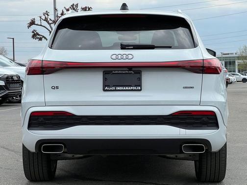 Glacier White Metallic 2025 Audi Q5 Premium Plus TFSI quattro S tronic