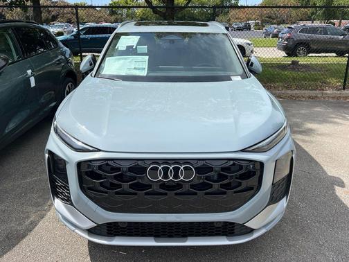 Arrow Gray Pearl Effect 2026 Audi Q3 TFSI quattro S tronic