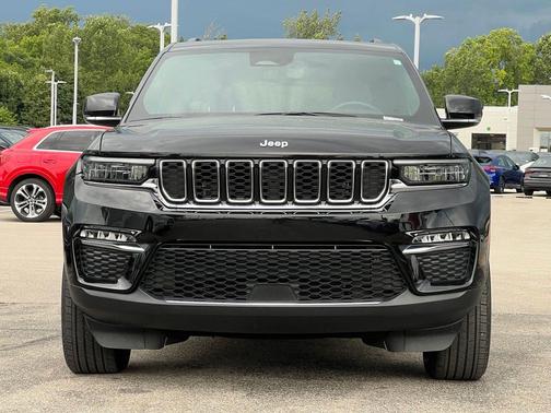 Diamond Black Crystal Pearlcoat 2024 Jeep Grand Cherokee Limited