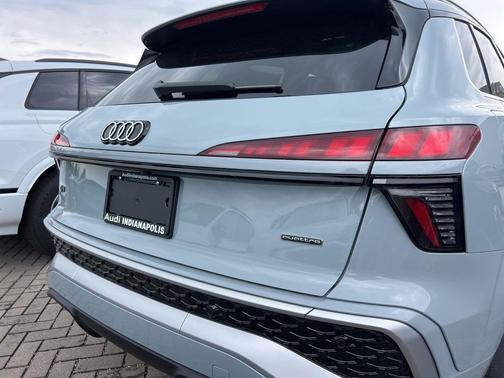 Arrow Gray Pearl Effect 2026 Audi Q3 TFSI quattro S tronic