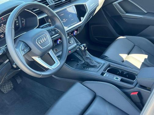 2025 Audi Q3 Premium 45 TFSI S line quattro Tiptronic