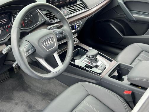 2023 Audi Q5 45 S line Premium