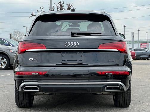 2023 Audi Q5 45 S line Premium