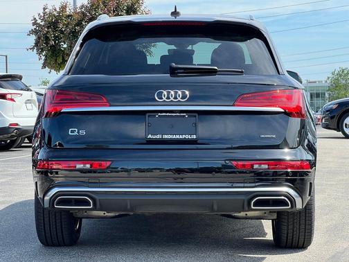 Mythos Black Metallic 2023 Audi Q5 45 S line Premium Plus