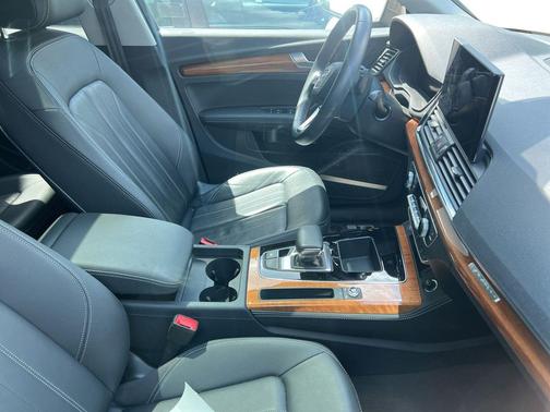 Mythos Black Metallic 2023 Audi Q5 45 S line Premium Plus