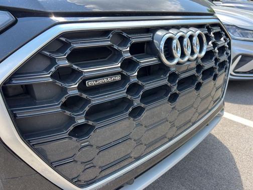 Mythos Black Metallic 2023 Audi Q5 45 S line Premium Plus