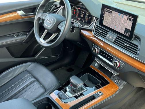 Mythos Black Metallic 2023 Audi Q5 45 S line Premium Plus
