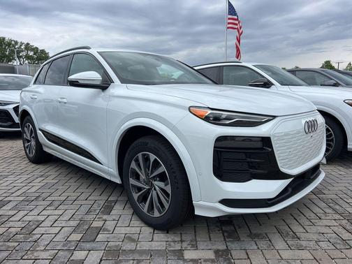 Glacier White Metallic 2027 Audi Q6 e-tron Premium