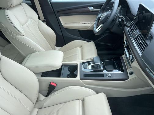 2024 Audi Q5 45 S line Premium Plus
