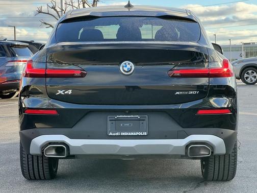 2025 BMW X4 xDrive30i