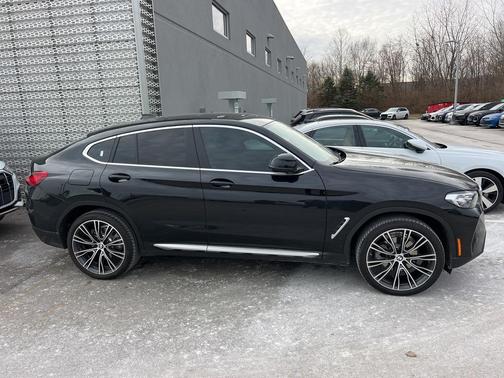 2025 BMW X4 xDrive30i