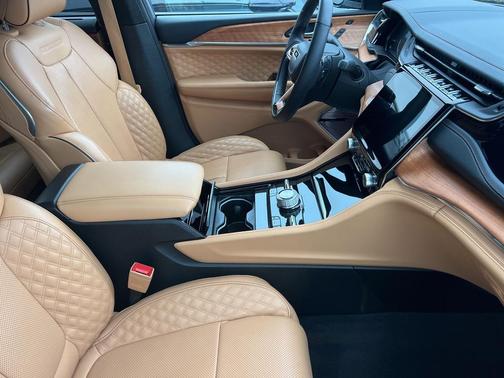 2023 Jeep Grand Cherokee L Summit Reserve