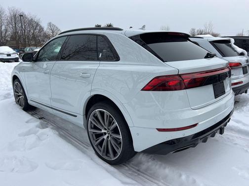 Glacier White Metallic 2026 Audi Q8 55 Prestige