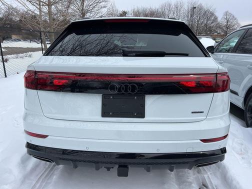 Glacier White Metallic 2026 Audi Q8 55 Prestige