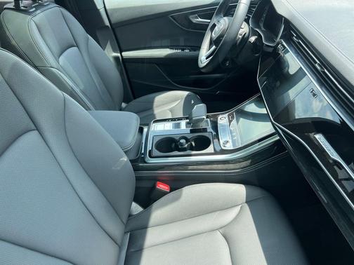 Waitomo Blue Metallic 2026 Audi Q8 55 Premium Plus