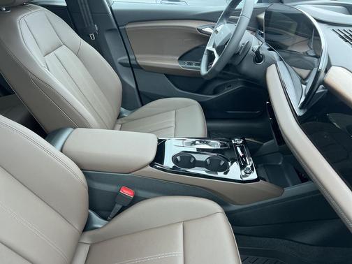 2025 Audi Q6 e-tron Premium Plus quattro