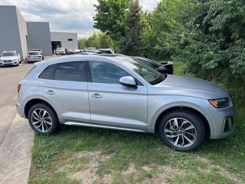 2022 Audi Q5 45 S line Premium Plus