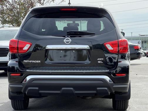 2017 Nissan Pathfinder SL
