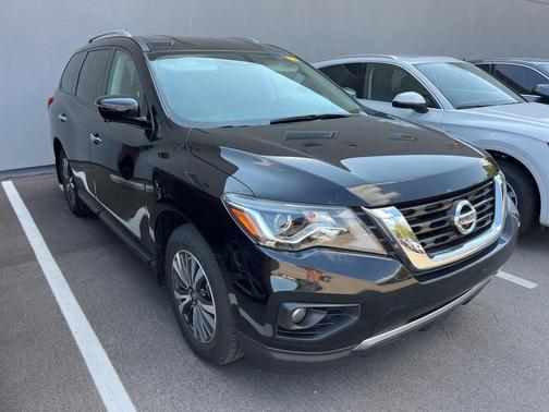 2017 Nissan Pathfinder SL