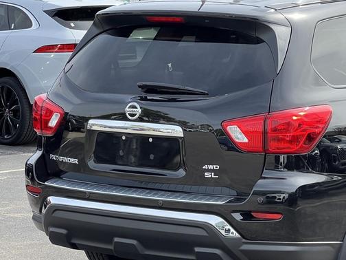 2017 Nissan Pathfinder SL