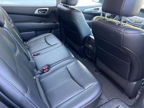 2017 Nissan Pathfinder SL