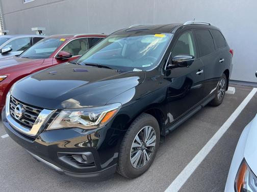 2017 Nissan Pathfinder SL