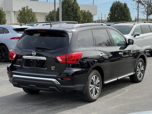 2017 Nissan Pathfinder SL