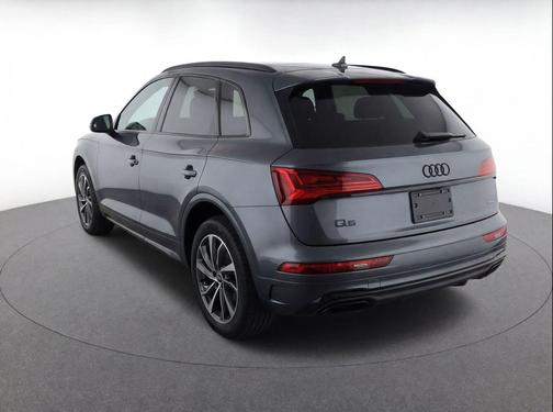 Daytona Gray Pearl Effect 2024 Audi Q5 45 S line Premium