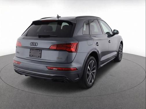 Daytona Gray Pearl Effect 2024 Audi Q5 45 S line Premium