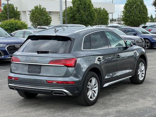 Daytona Gray Pearl Effect 2023 Audi Q5 45 S line Premium