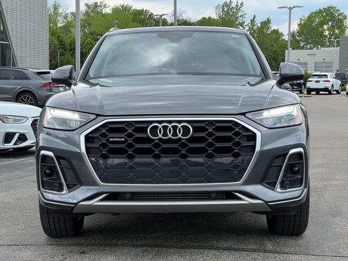 Daytona Gray Pearl Effect 2023 Audi Q5 45 S line Premium