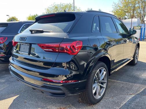2025 Audi Q3 Premium 45 TFSI S line quattro Tiptronic