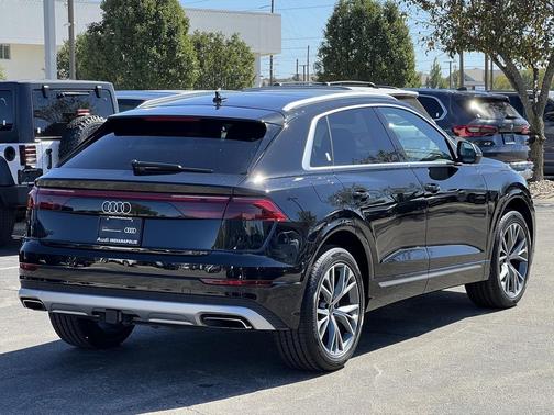 2025 Audi Q8 55 Premium