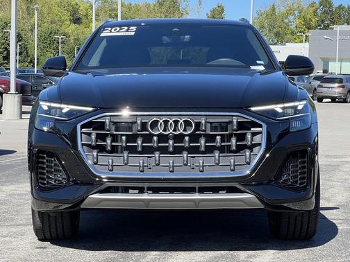 2025 Audi Q8 55 Premium