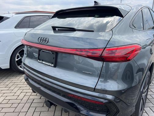 Daytona Gray Pearl Effect 2026 Audi Q5 Sportback Premium Plus TFSI quattro S tronic