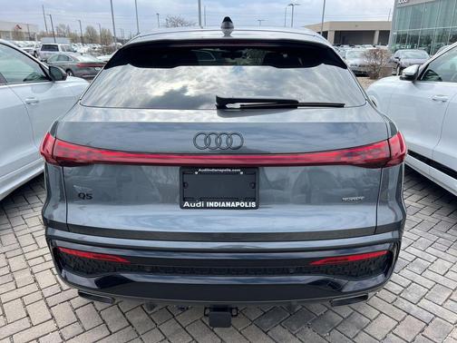 Daytona Gray Pearl Effect 2026 Audi Q5 Sportback Premium Plus TFSI quattro S tronic