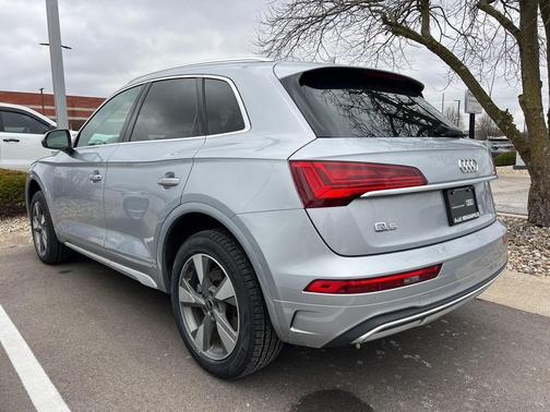 2023 Audi Q5 40 Premium Plus