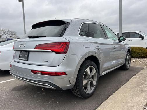 2023 Audi Q5 40 Premium Plus
