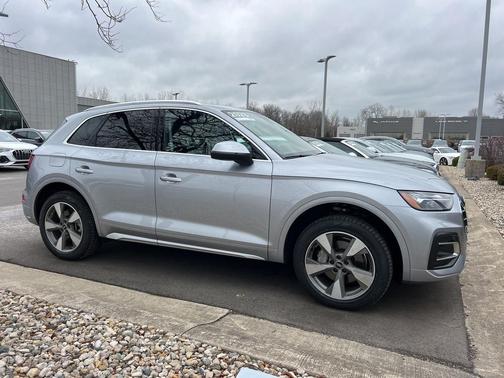 2023 Audi Q5 40 Premium Plus