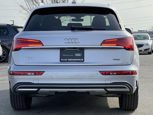 2023 Audi Q5 40 Premium Plus