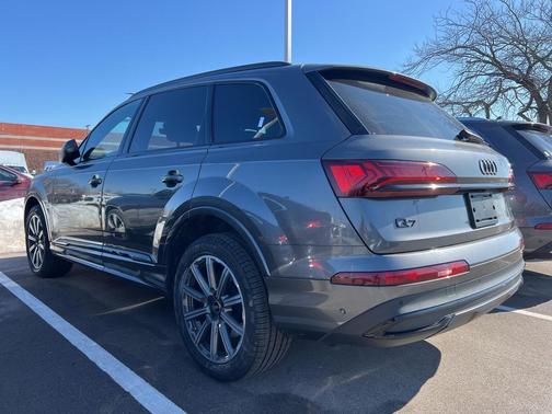 2023 Audi Q7 45 Premium Plus