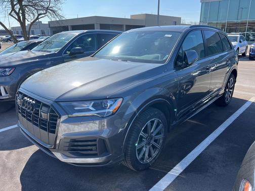 2023 Audi Q7 45 Premium Plus