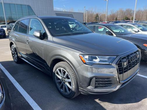 2023 Audi Q7 45 Premium Plus
