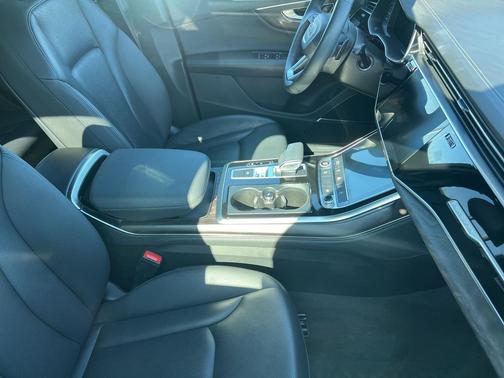 2023 Audi Q7 45 Premium Plus