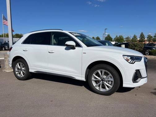 2025 Audi Q3 Premium 45 TFSI S line quattro Tiptronic