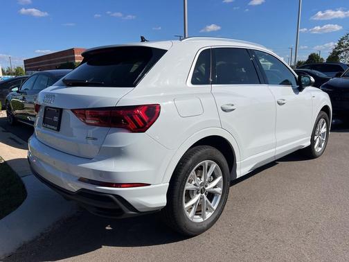 2025 Audi Q3 Premium 45 TFSI S line quattro Tiptronic