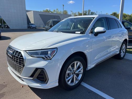 2025 Audi Q3 Premium 45 TFSI S line quattro Tiptronic