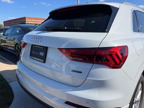 2025 Audi Q3 Premium 45 TFSI S line quattro Tiptronic